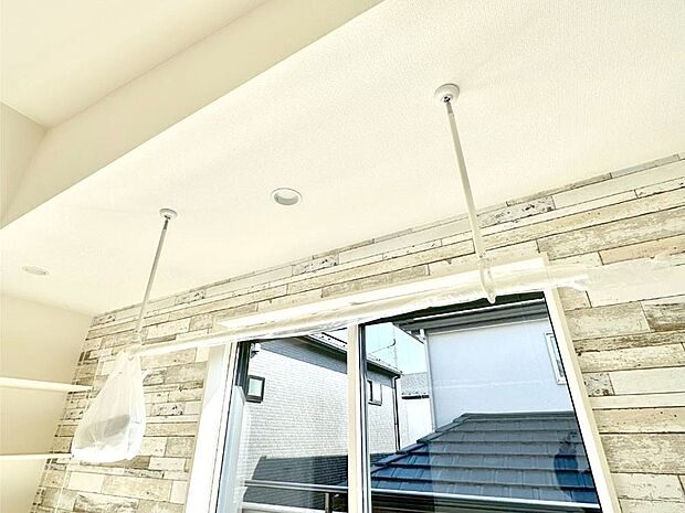 室内物干しポール。梅雨や花粉の時期に大活躍します。