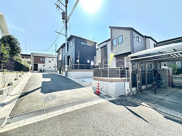 前面道路はきちんと整備されています