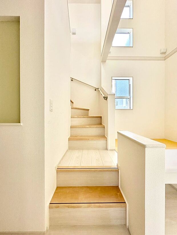 安全性を考慮し階段には手すりを設置しています