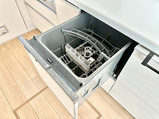 面倒なお片づけは食洗機にお任せ！家事の負担が減って、時間にも気持ちにもゆとりができます。