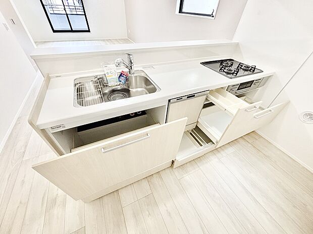 使いやすさを優先したスライド式収納タイプ！