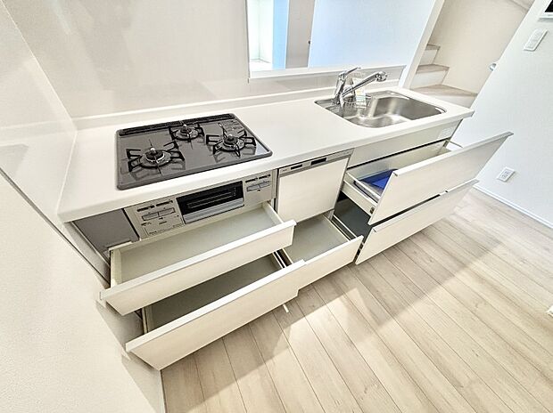 使いやすさを優先したスライド式収納タイプ!