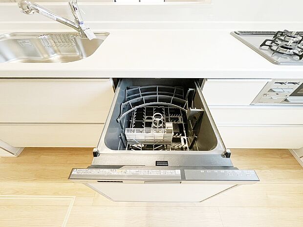 面倒なお片づけは食洗機にお任せ！家事の負担が減って、時間にも気持ちにもゆとりができます。