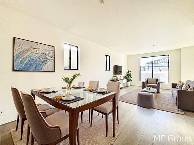 ご家族の賑やかな話し声で包まれる明るいリビング ※家具はCGです