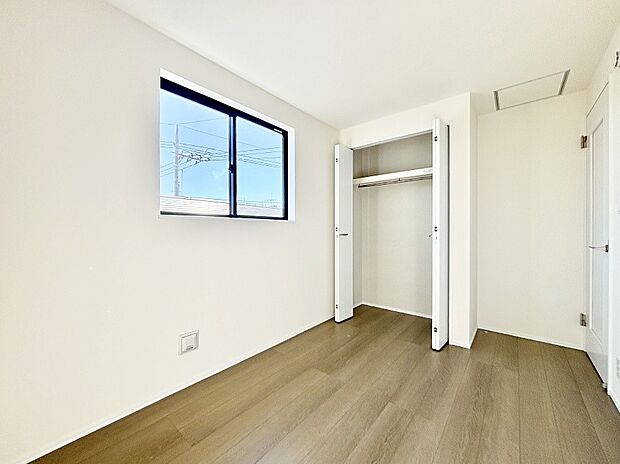 お子さまのお部屋としても!衣類の整理整頓に便利なクローゼット付きの洋室!