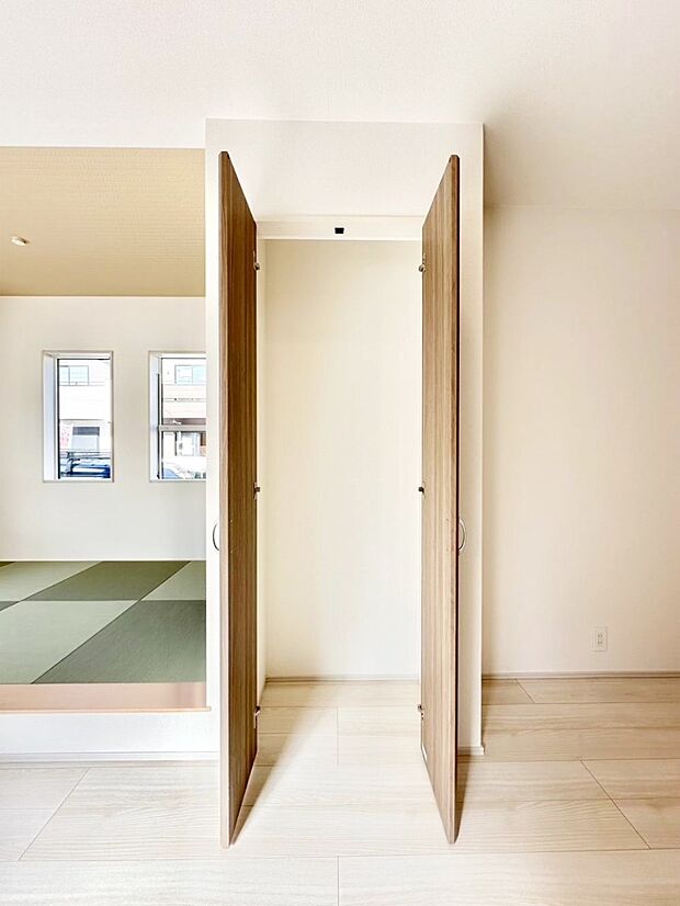 リビング収納。散らかりがちなリビングもスッキリと保てますね。