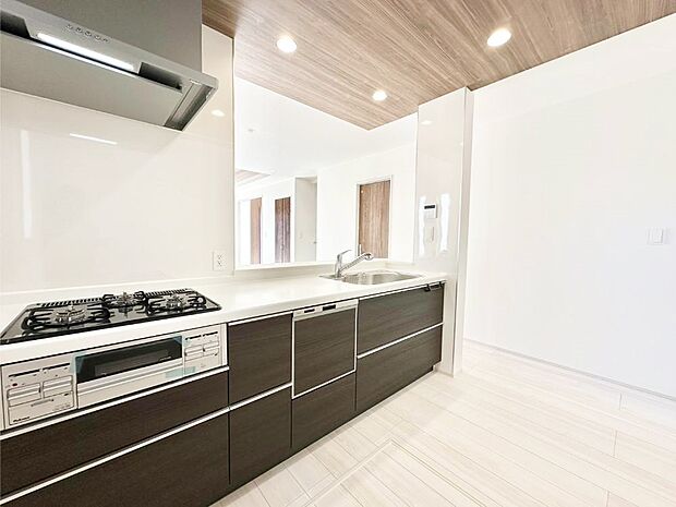 料理をしながらご家族との会話を楽しめる対面カウンターキッチン