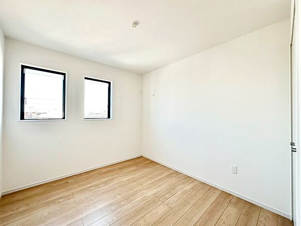 ナチュラルなフローリングはどんなインテリアにもマッチ。  　