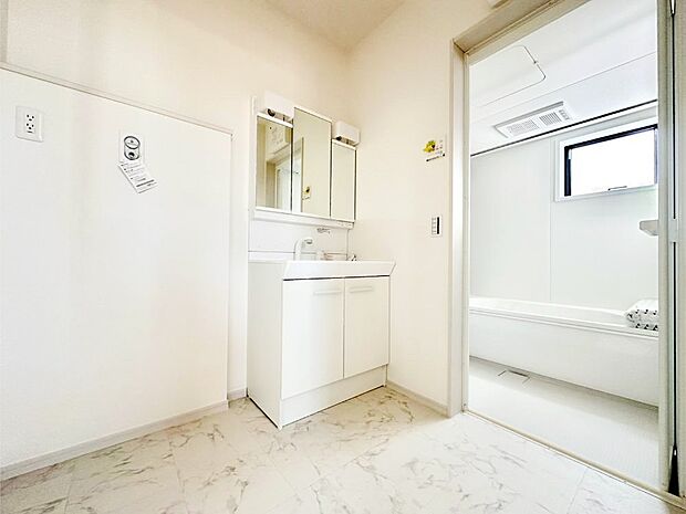 広々とゆとりのあるランドリースペース　