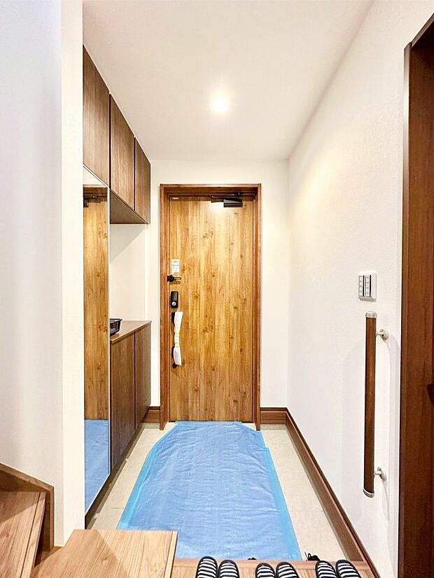 飾り棚を利用して、お越しいただくお客様をおもてなしできます。