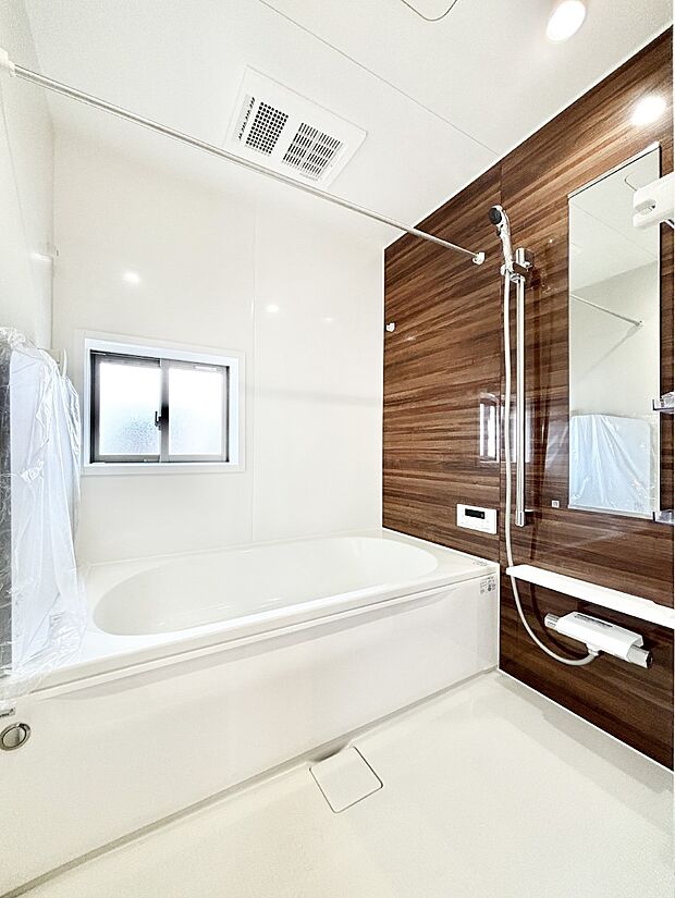 落ち着いた雰囲気でゆっくりお寛ぎいただけるバスルーム