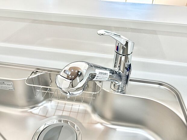 いつでも清潔なおいしいお水を。一つの水栓で水道水と浄水を使い分け。