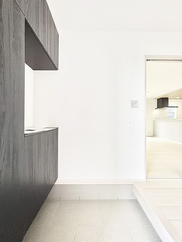 散らかりがちな玄関もスッキリの玄関収納付