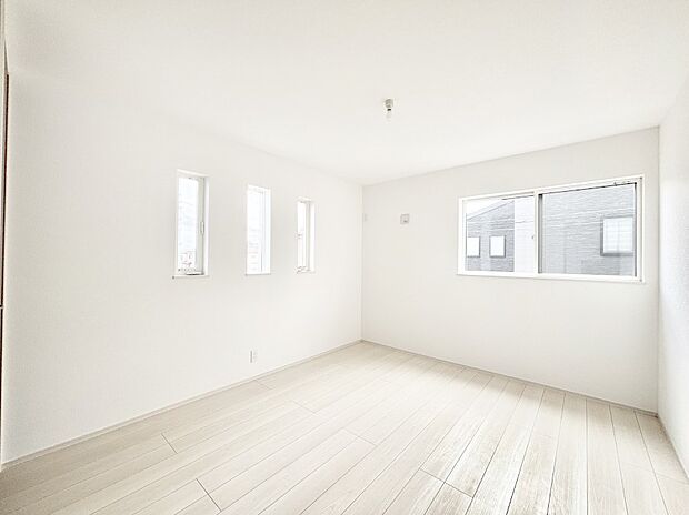 2面採光で気持ちよく自然光が取り入れられるのでお子様のお部屋にもピッタリ