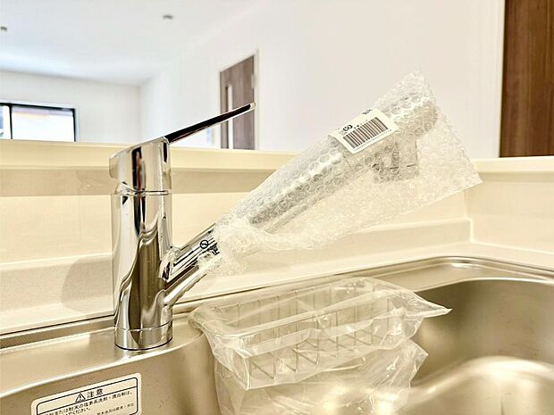 いつでも清潔なおいしいお水を。一つの水栓で水道水と浄水を使い分け。