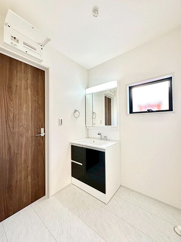 広々とゆとりのあるランドリースペース