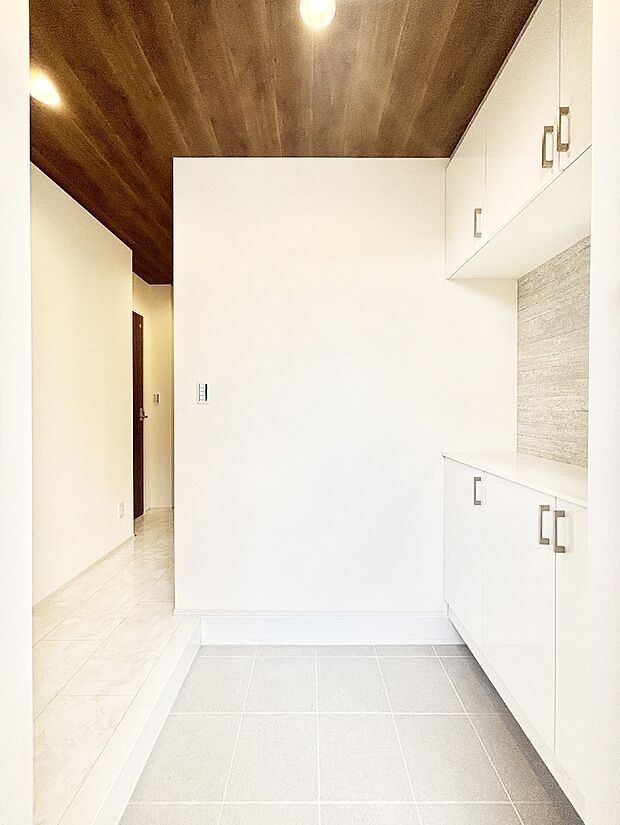 家族の帰宅やお客様をあたたかく迎える玄関