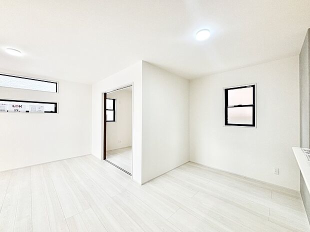 落ち着いた雰囲気のLDKは家族みんなの快適空間