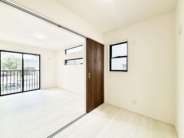 爽やかな日差しがお部屋全体を優しく包み込んでくれます