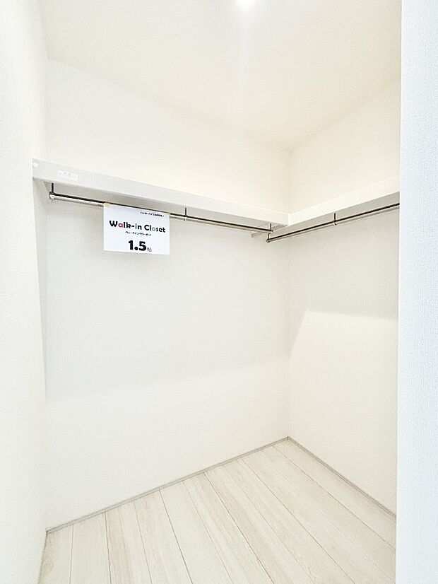 ウォークインクローゼットの活用で生活空間スッキリ