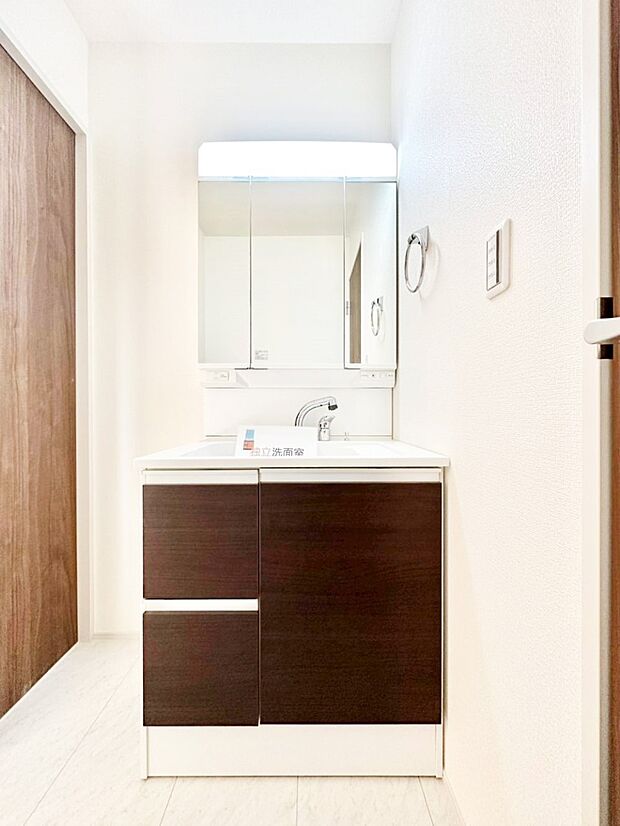 収納力と機能性に優れた洗面化粧台