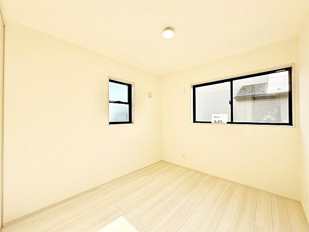 窓からのやさしい光が心地よいプライベートルーム