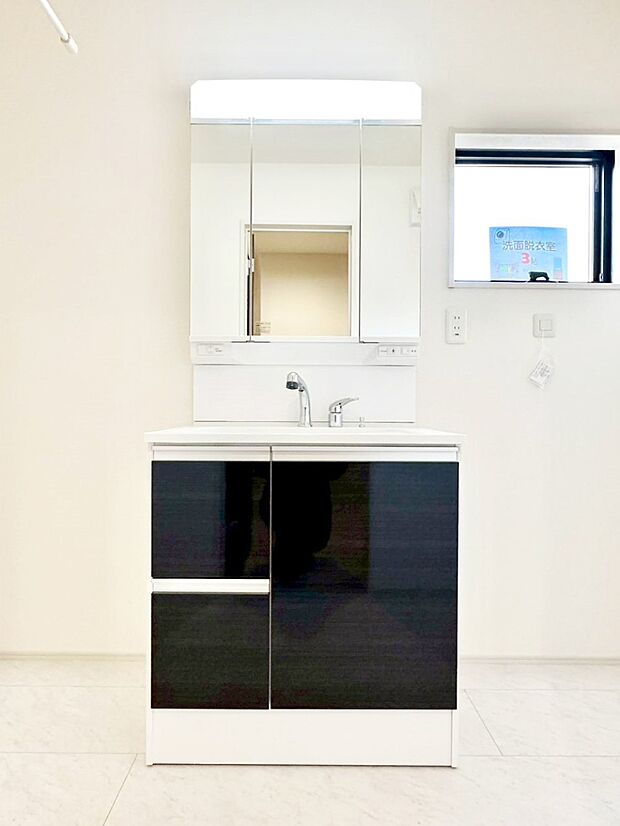 収納力と機能性に優れた洗面化粧台