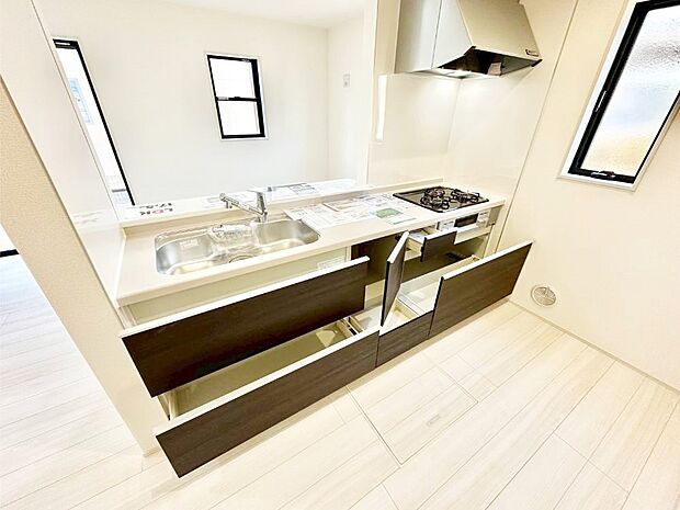 使いやすさを優先したスライド式収納タイプ！