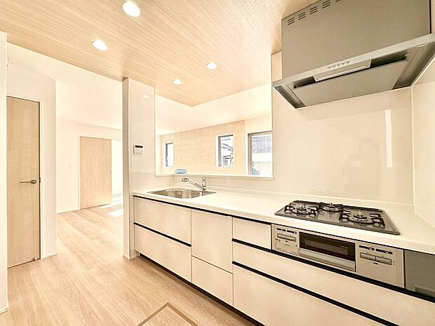 料理をしながらでもご家族との会話を楽しめる対面キッチン