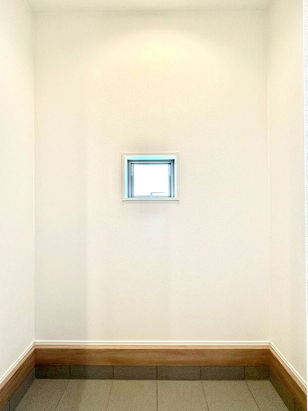 シューズインクローク付き！雨具やベビーカーも置けます。 