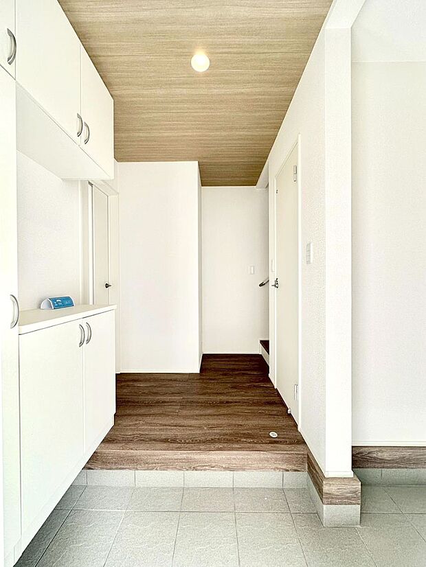 家族の帰宅やお客様をあたたかく迎える玄関