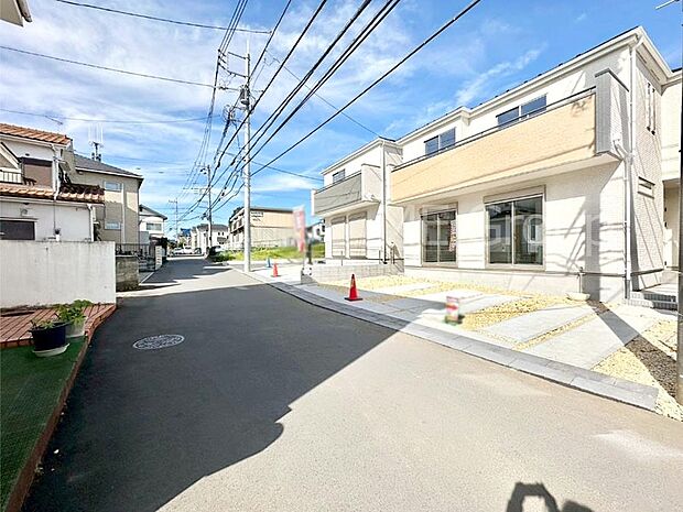 前面道路はきちんと整備されています