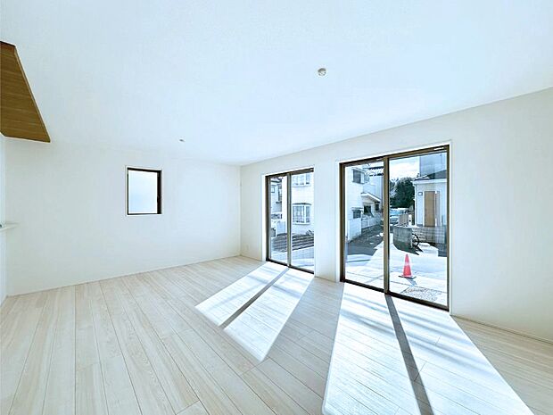 家族の笑顔が自然と生まれてくる、そんな雰囲気のダイニングに仕上がっています。