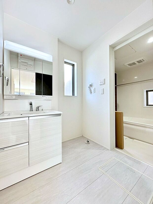 清潔感のある快適空間です。毎日の身支度も気持ち良くお使い頂けます。