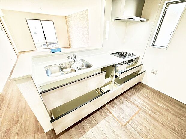 使いやすさを優先したスライド式収納タイプ!