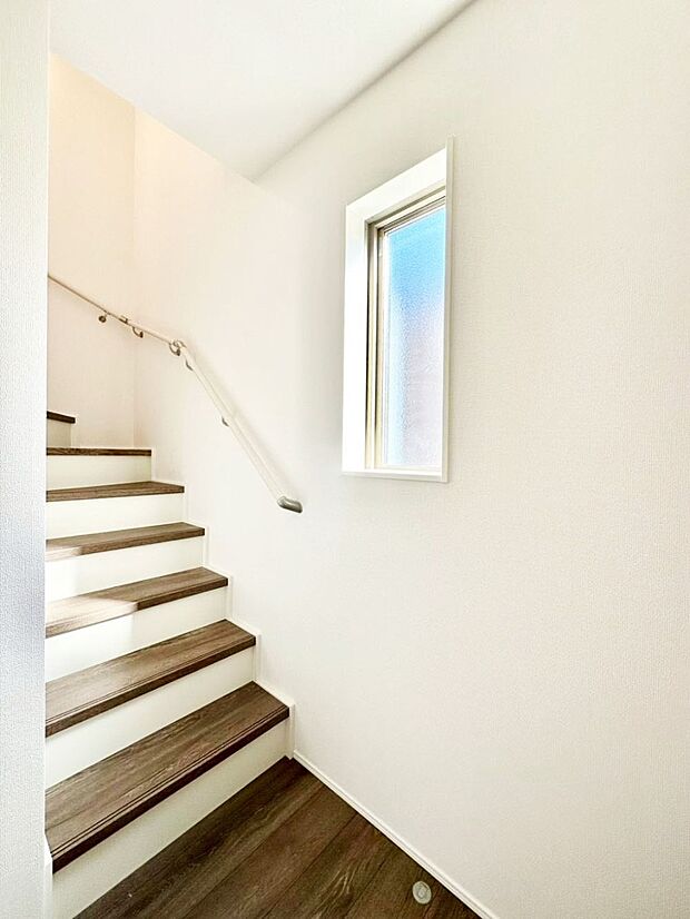 安全性を考慮し階段には手すりを設置しています