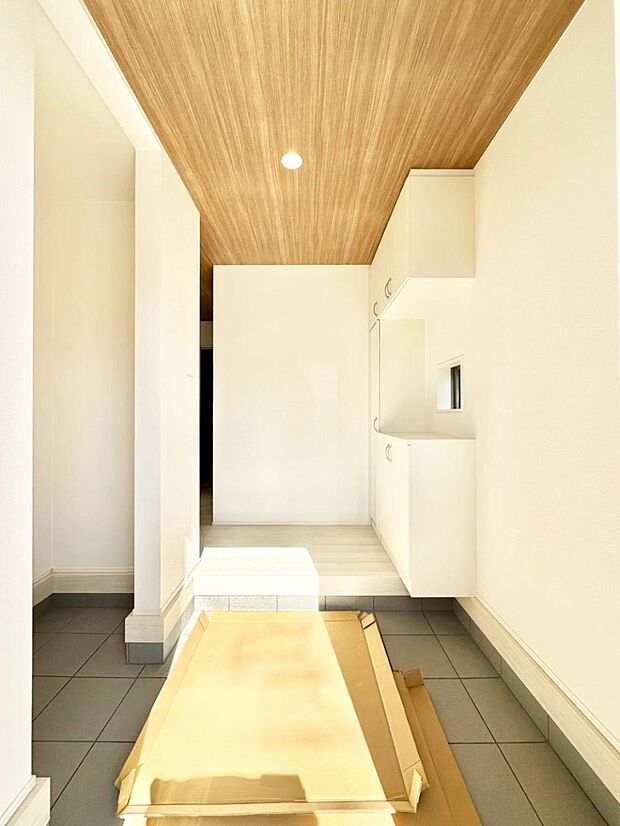 家族の帰宅やお客様をあたたかく迎える玄関  