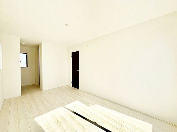 ウォークインクローゼットとスタディカウンターがあるお部屋!季節ごとの入れ替えも不要で便利です。