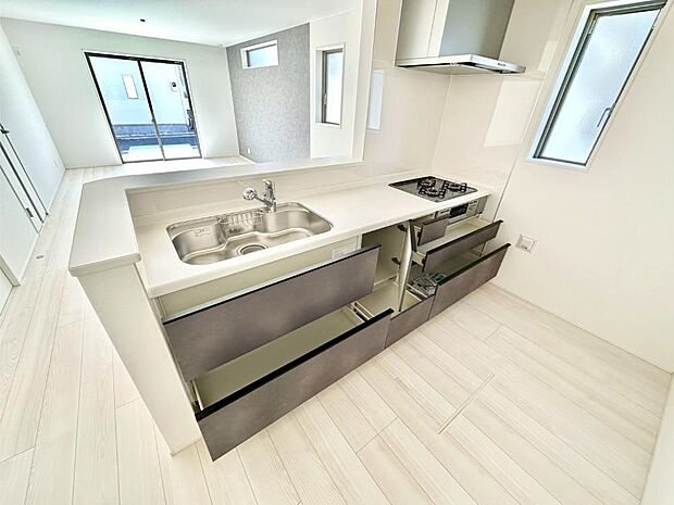 使いやすさを優先したスライド式収納タイプ!