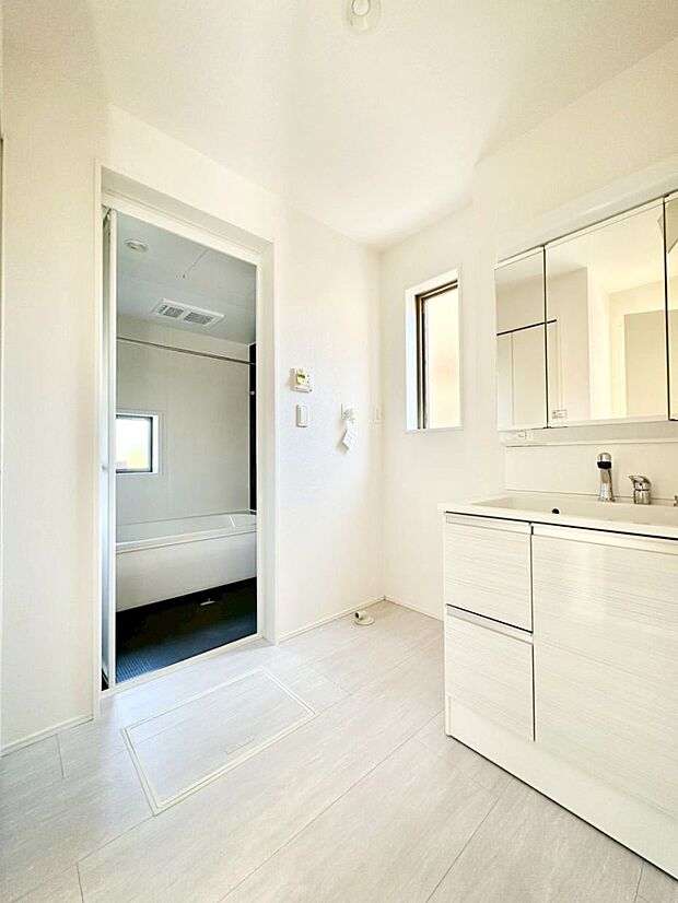 広々とゆとりのあるランドリースペース。