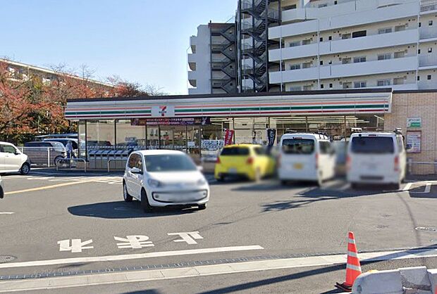 コンビニ 100m セブン-イレブン 川口根岸小学校前店