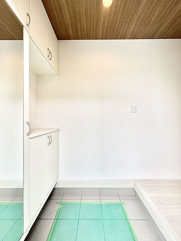 家族の帰宅やお客様をあたたかく迎える玄関  