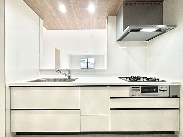 料理をしながらでもご家族との会話を楽しめる対面キッチン