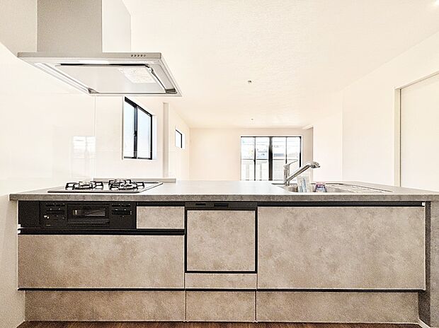 ゆとりあるキッチンではご家族と楽しくお料理ができます。