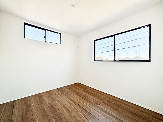 2面採光で気持ちよく自然光が取り入れられるのでお子様のお部屋にもピッタリ