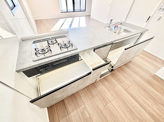 使いやすさを優先したスライド式収納タイプ!