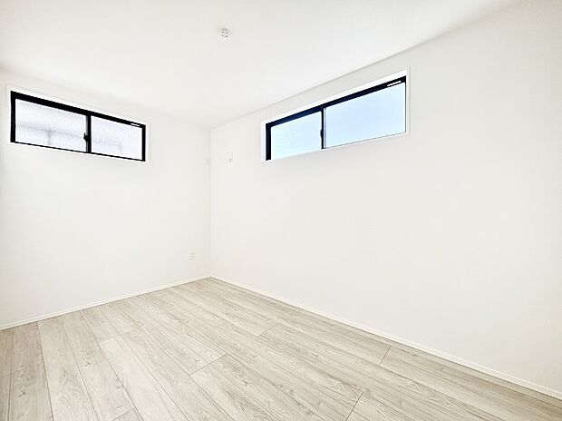 2面採光で気持ちよく自然光が取り入れられるのでお子様のお部屋にもピッタリ