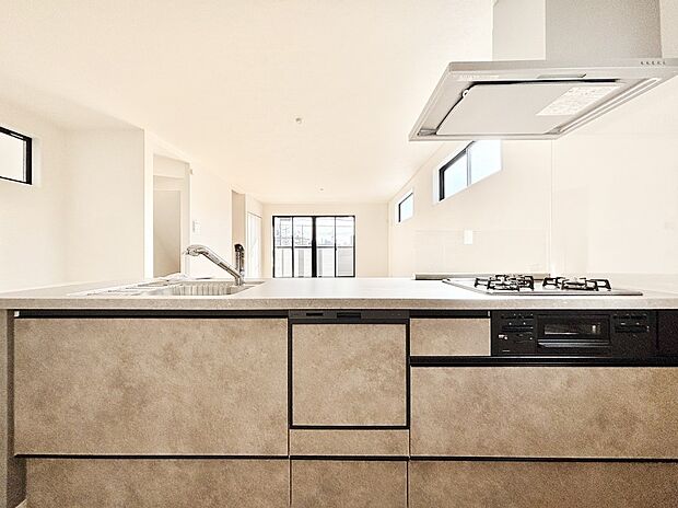 毎日使うキッチンだから、使いやすさ&お手入れのしやすさにこだわりました。