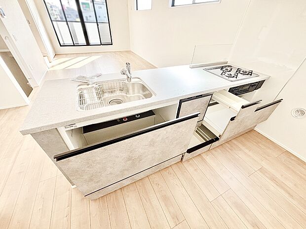 使いやすさを優先したスライド式収納タイプ!