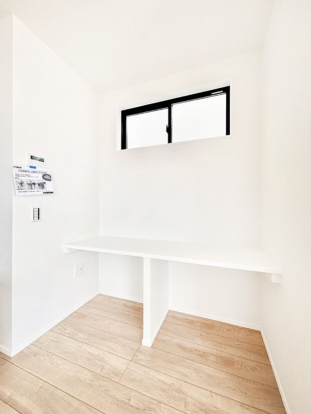 お子さまの学習スペースやパパママのテレワークスペースに便利なカウンター！